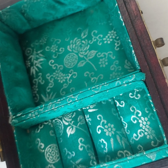 Vintage Rosewood wood carved jewelry box Brass detail & Satin lining - Picture 12 of 16